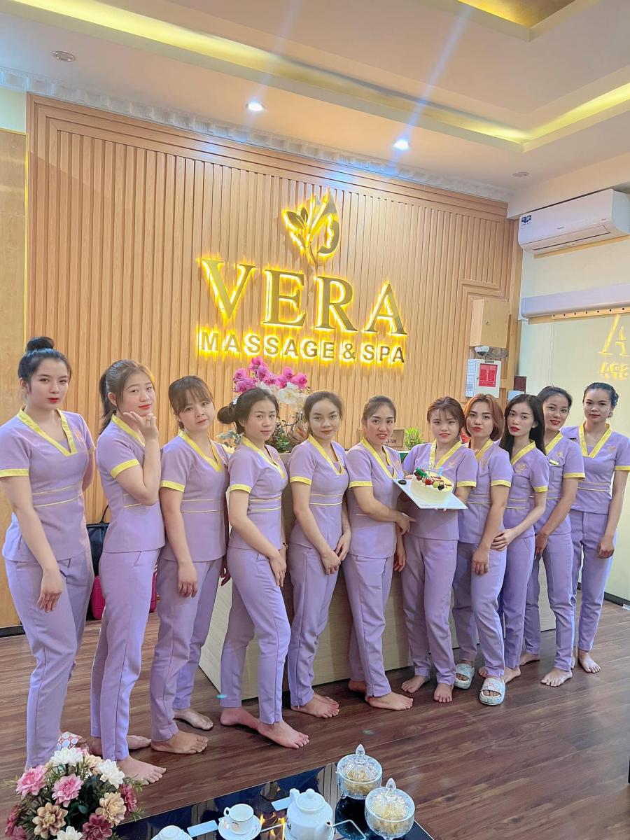 Đội ngũ nhân viên trẻ đẹp tại Vera Massage