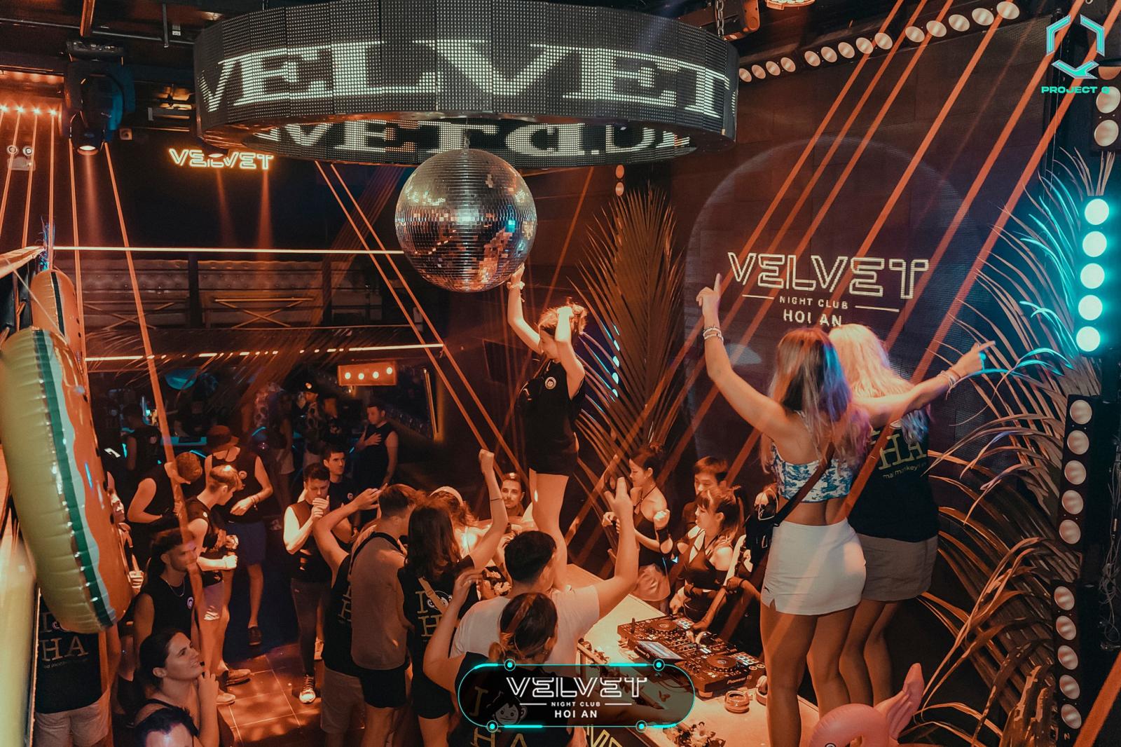 Velvet NightClub Hội An 